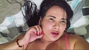 Bianca Naldy exhibe su coño rosado y culo perfecto en el auto