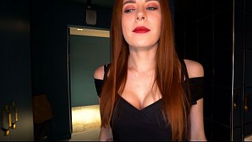 Chica guapa chupa mi verga y se clava un consolador