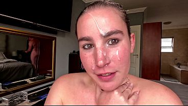 Esposa infiel manda selfie chupando polla con corrida en la cara