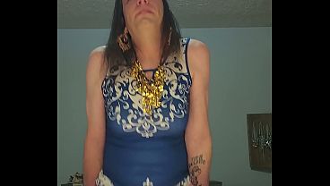 Jade la sissy tetona se masturba y se corre fuerte