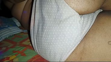 Kolkata mostrando su culo gordo desde la tanga
