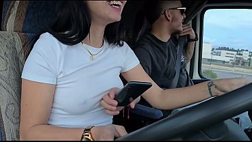 La hermana de mi amigo me dejó cogerla en el Uber