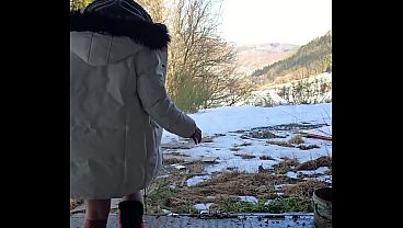 La milf tetona me chupa en la cabina y luego me monta como una perra