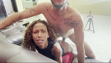 Lykos Lobo le parte el culo a la vecina y la hace gritar de placer