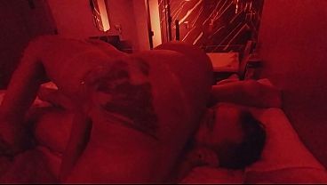 Mamada caliente intercambia marido con trans cachonda