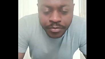 Masturbándose con fotos y videos de porno me excito más