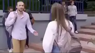 Mi mamá se deja empotrar fuerte en su cama