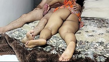 Milf árabe se deja empotrar el culo en casa