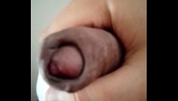 Polla latina sin cortar en masturbación caliente