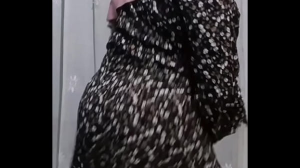 Profesora caliente se masturba sin ropa en clase