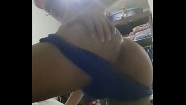 Vem aqui que te la meto fuerte aquí