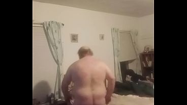 Viejita de pueblo en camisón fino se excita con verga chica